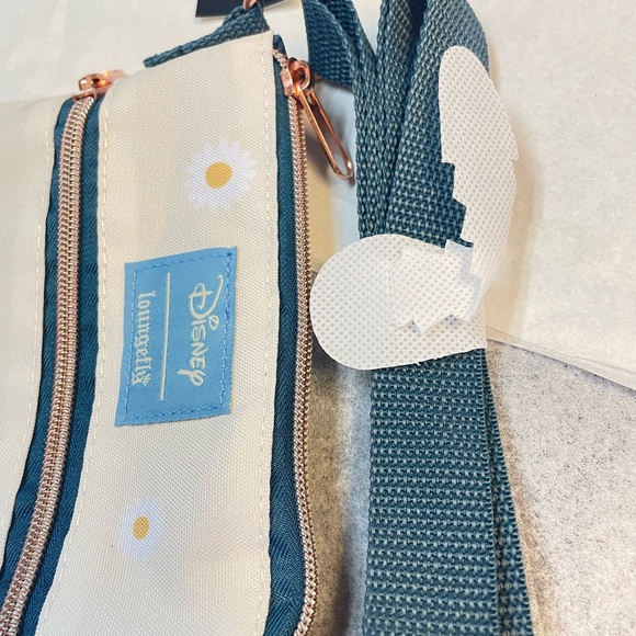 Loungefly Disney Lilo & Stitch Daisies Passport Crossbody Bag 7”x9” - Picture 10 of 10